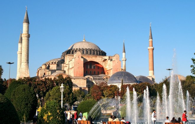 Turkey,_Istanbul,_Hagia_Sophia_(Ayasofya)_(3945434964).jpg