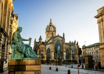 Skotský Edinburgh s odletem z Vídně, a ubytováním v útulném 3* hotelu na 3 dny za 4290 Kč