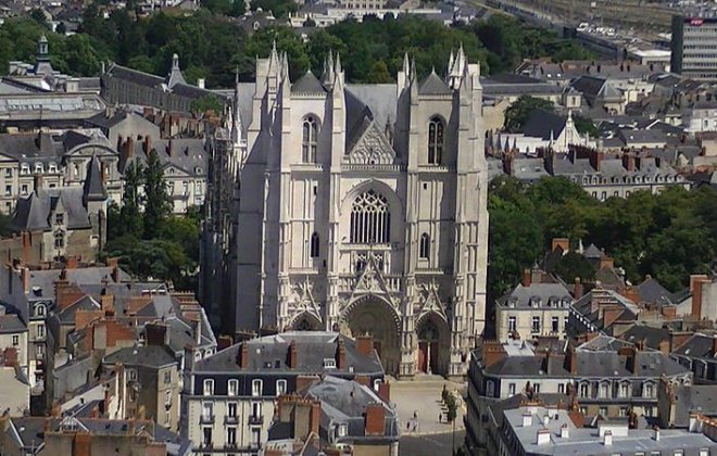 800px-Cathédrale_Saint-Pierre_de_Nantes_from_Tour_Bretagne.jpg