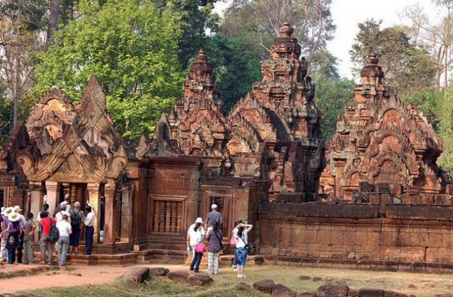 Banteay-Srey-Temple.jpg