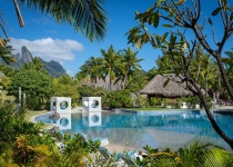 5 krásných ostrovů k návštěvě ve Francouzské Polynésii pro ty nejmodřejší vody a bungalovy nad vodou