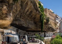 Setenil de las Bodegas - Město postavené ve skale