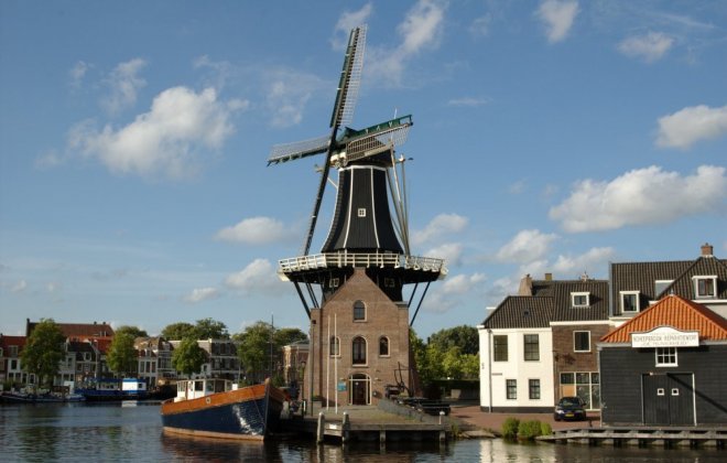 Molen-de-Adriaan-in-Haarlem.jpg